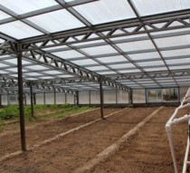 安装阳光板温室时需要注意的问题: